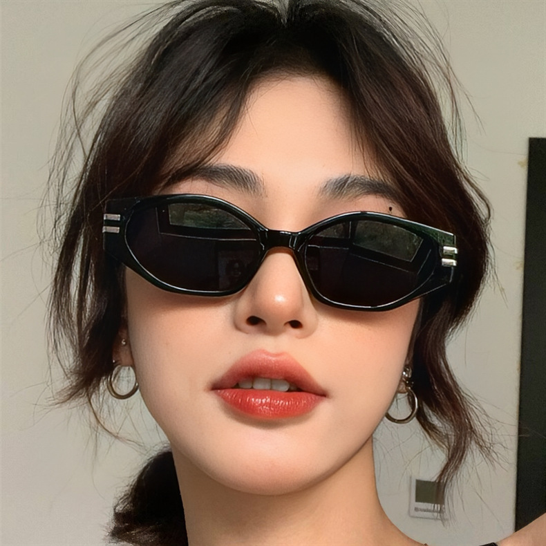 Street Fashion News - 新しいスモールフレームY2Kキャットアイサングラス、女性用トレンドシェード、レトロなナロースモールフレームサングラス、ファッショナブルなストリートウェアアイウェア