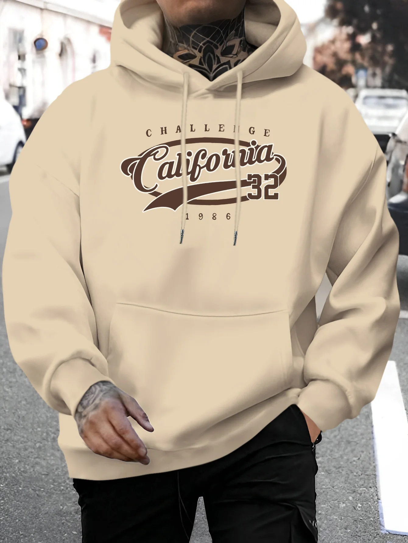 Street Fashion California - メンズ秋冬レトロカリフォルニア32チャレンジスタイル1986レタープリントシンプルファッショナブルトレンドストリートフード付きスウェットシャツ。