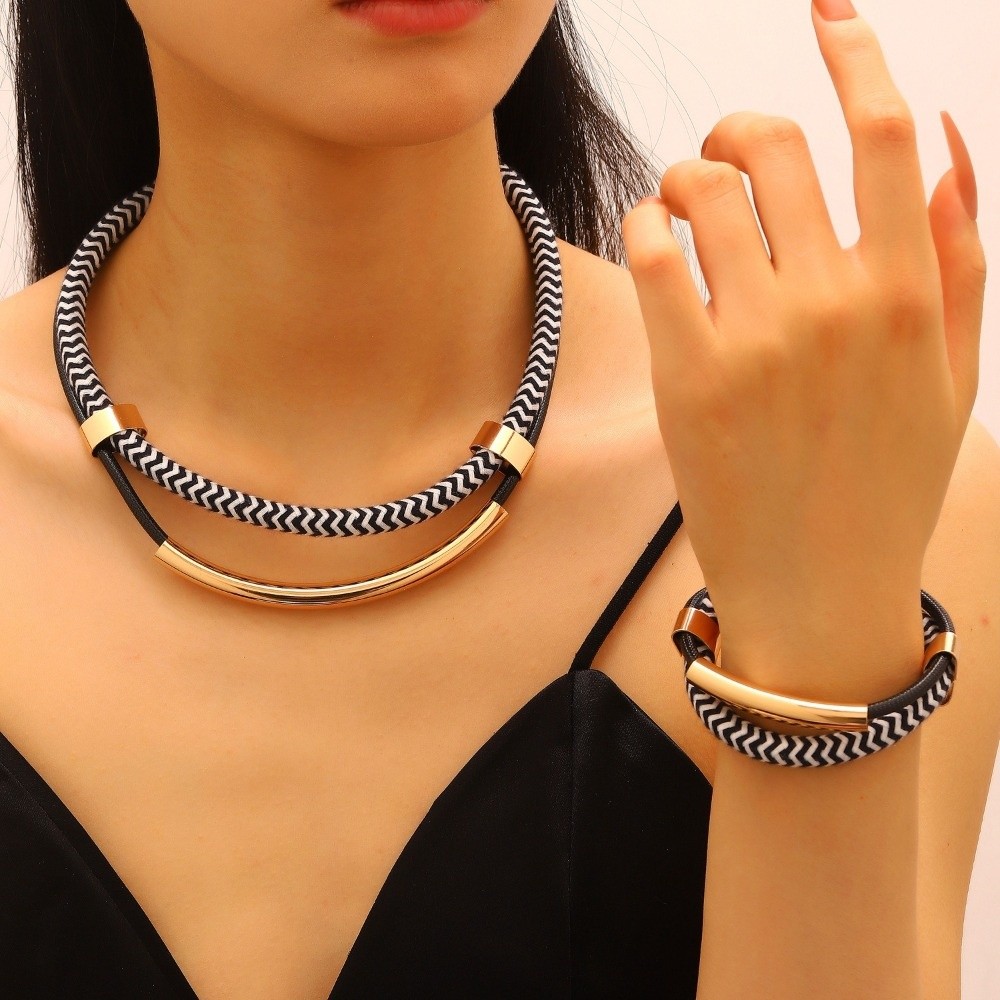 Street Fashion Style Youtube - 誇張されたヒップホップスタイルのネックレスとブレスレットのセット、ダブルラインの黒と白のメタルチューブジュエリーセット、ストリートスタイルのメタル素材